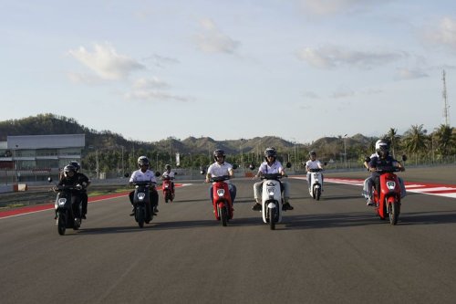 Jangan Terlalu Sering Biarkan Baterai Motor Listrik Kosong, Ini Dampaknya