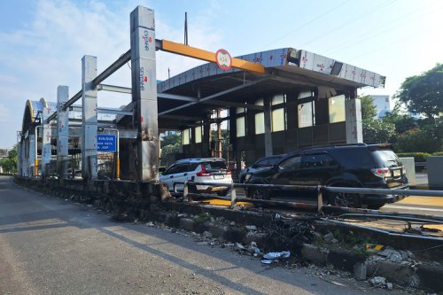 Gerbang Tol Jakarta Kembali Beroperasi Setelah Kebakaran