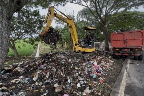 Truk Sering Turun ke Bahu Jalan, Baut Roda Bisa Patah