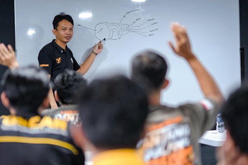 Mencetak Ahli Lampu Kendaraan di Surabaya