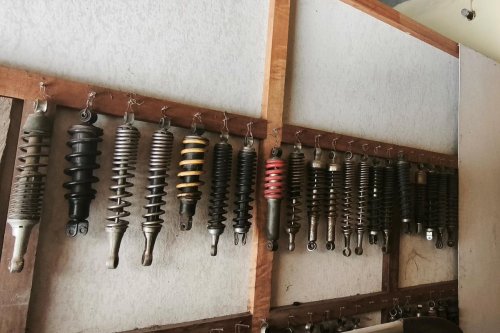 Shock Motor Imitasi: Murah tapi Berisiko Tinggi