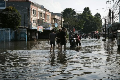 Pantau Arus Lalu Lintas Jakarta, Banjir Akibat Hujan Hari Ini