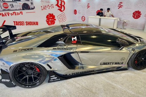 Mobil Tampil Menyala dengan Modifikasi Cat Chrome, Segini Biayanya