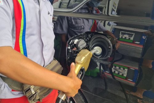 Suzuki , Antrean Suzuki Thunder Bikin Heboh di SPBU, Tangkinya Berapa Liter?