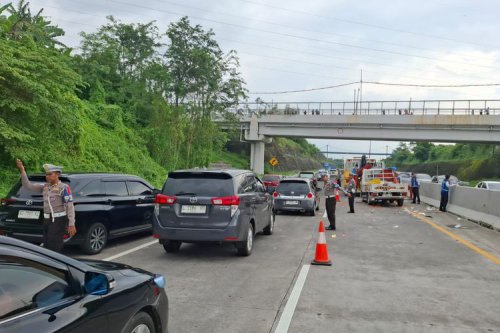 Cara Mengatasi Ban Pecah di Tol: Kenali Teknik Evasive Driving