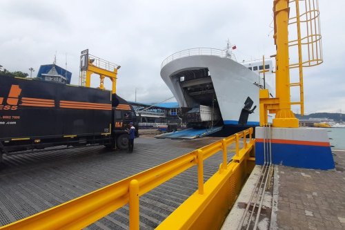 Viral, Penumpang Bus Tertinggal Kapal di Pelabuhan karena Jajan Mie
