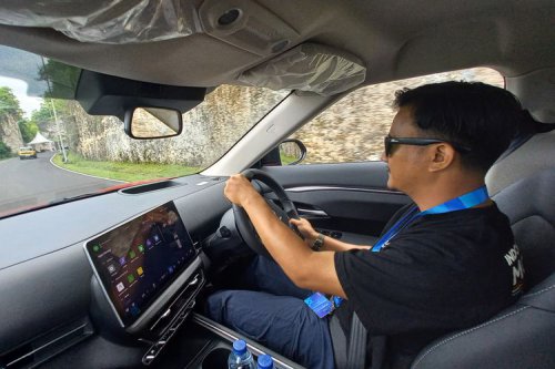 Impresi Awal Coba VinFast VF 7, Kabin Lapang