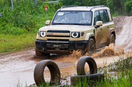 Menguak Fitur Mode Banjir iCAR V27: Aman Terjang Genangan