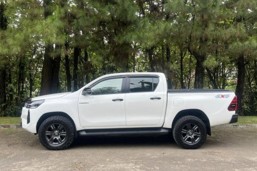Pengalaman Pemakai Toyota Hilux 2025 untuk Harian, Masih Nyaman meski Dimensi Besar