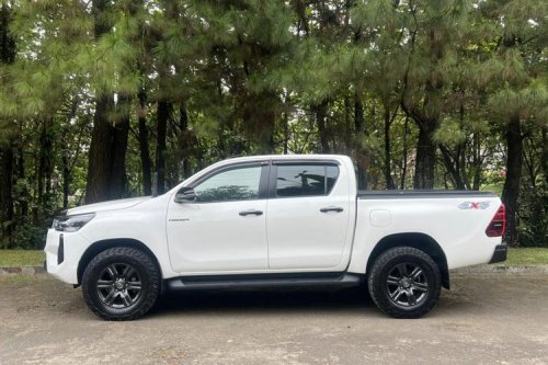 Toyota, Toyota Hilux, Pengalaman Pemakai Toyota Hilux 2025 untuk Harian, Masih Nyaman meski Dimensi Besar