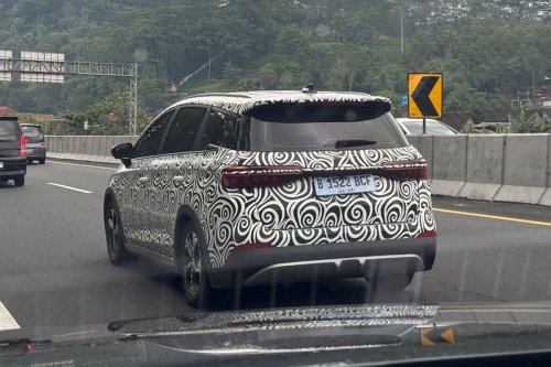 BYD, BYD M6 Baru Tertangkap Kamera di Tol Semarang-Solo, Diduga Versi Hybrid