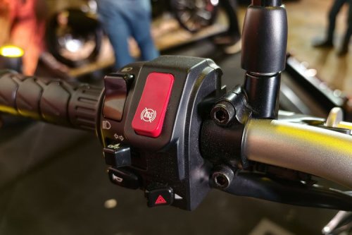 Honda, Kawasaki, Komparasi Honda NX500 Vs Kawasaki KLE 500 SE, Mana Lebih Unggul?