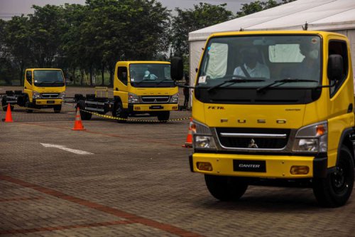 Fuso Pasok 20.600 Unit Canter untuk Koperasi Desa Merah Putih