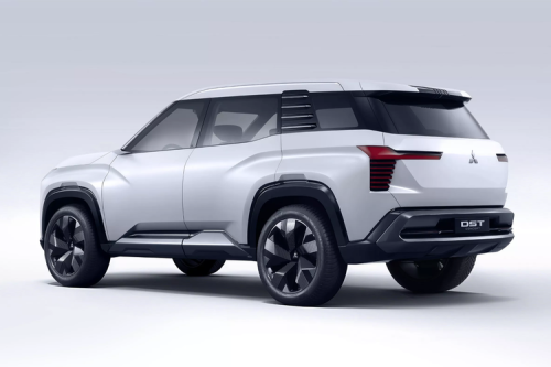 Mitsubishi, Mitsubishi Destinator, Mobil Baru Mitsubishi di GIIAS 2025, Sinyal Kuat Destinator