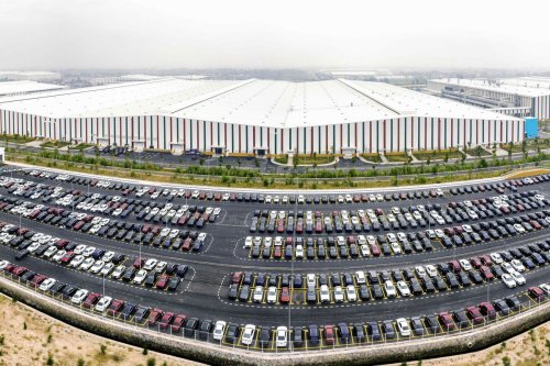Lonjakan Biaya Produksi, Harga Mobil Listrik di China Mulai Naik