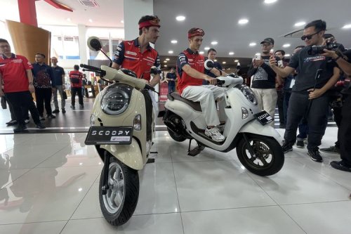 Joan Mir dan Luca Marini di Bali: Selami Budaya, Terpesona Ogoh-ogoh