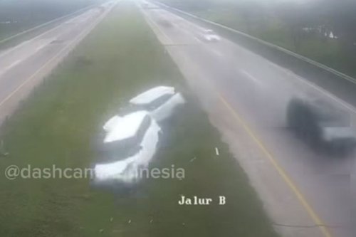 Belajar dari Kecelakaan di Tol Cipali, Ingat Bahaya Melintas di Bahu Jalan