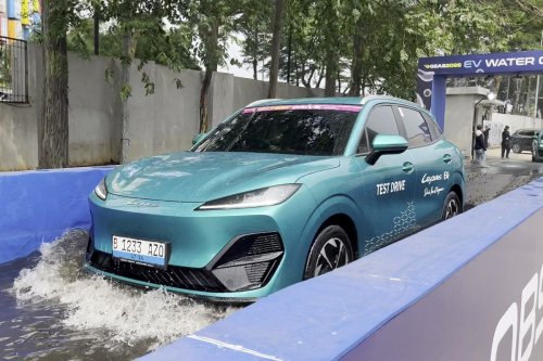 Test Drive Singkat SUV Listrik Lepas E4 di GIIAS 2026