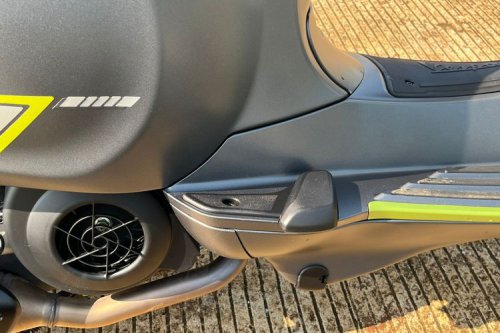 Rasanya Naik Vespa Sprint Tech 180 cc, Nyaman tapi Ada Catatan