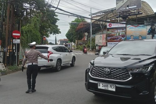 Antisipasi Macet, Polisi Terapkan One Way di Lembang