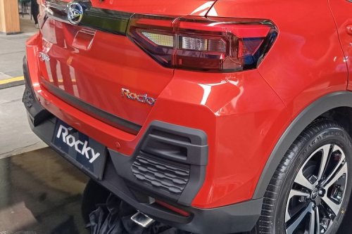 Toyota, Toyota Raize, Toyota Raize Terbaru Meluncur, Simak Perbedaannya dengan Rocky