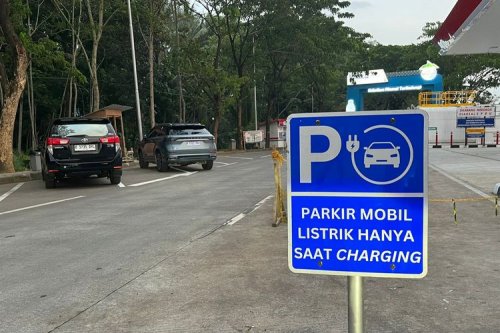 Isi Baterai Cukup 80 Persen, Begini Etika Pakai SPKLU saat Nataru