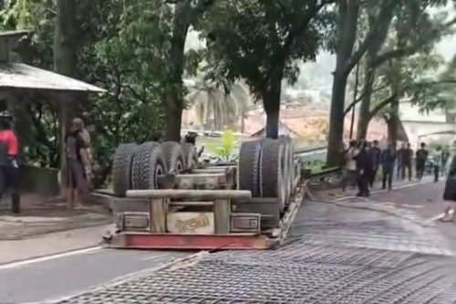 Tips Menghindari Mobil Gagal Menanjak di Jalan Terjal