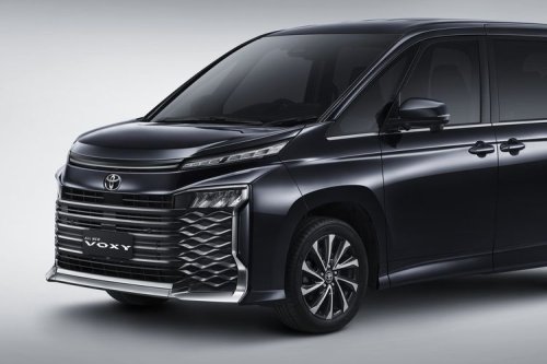 Toyota, Toyota Voxy, Cek Harga Toyota Voxy Bekas, mulai Rp 300 Jutaan