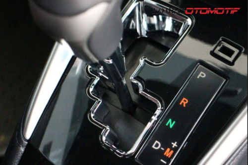 Benarkah Mobil Matik Lewat Tanjakan Tak Boleh Pakai Posisi D?