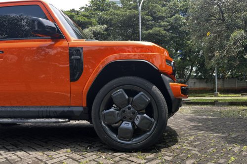 Uji Lengkap iCar V23: Ergonomi, Suspensi, dan Performa