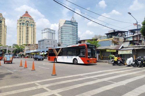 Petugas Transjakarta Gagalkan Pencopetan di Bus