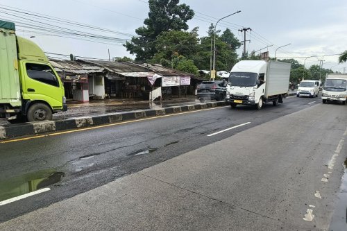 Pelek Pecah karena Hantam Lubang, Mobil Bisa Langsung Melintir