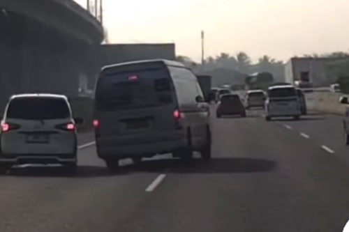 Viral Insiden Tol Padaleunyi: Sopir Travel Diduga Lakukan Manuver Berbahaya Pepet Sienta