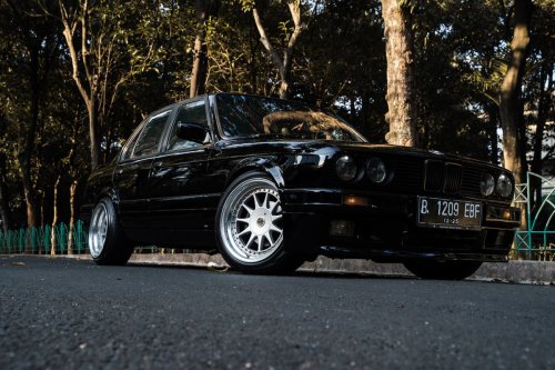 Mengenal BMW E30: Ikon Mobil Lawas yang Diburu