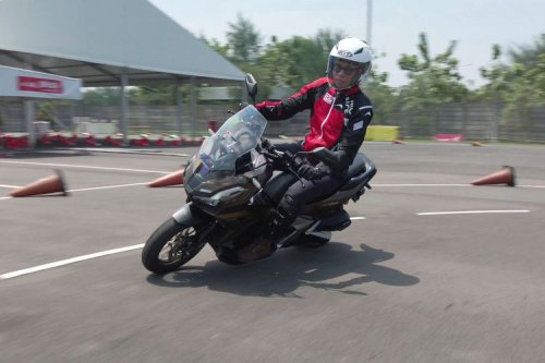 Honda, Jajal Honda ADV 160 RoadSync: Kenyamanan Dipertahankan