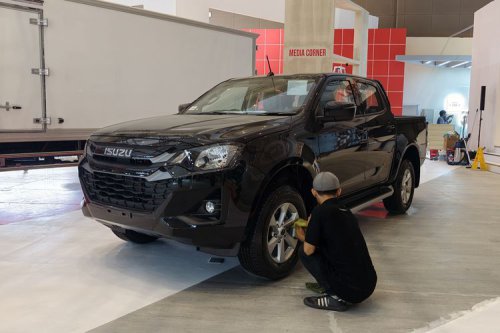 Foton eTunland vs Isuzu D-Max: Pikap EV atau Diesel untuk Medan Berat?