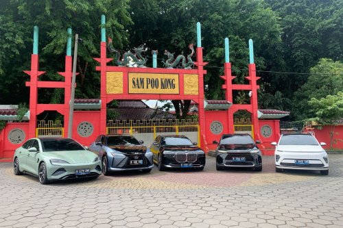 Apakah Mobil Listrik Bisa Parkir Paralel? Ini Penjelasannya