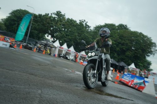 Tes Singkat Motor Listrik Baru United E-Motor RX6000 di IIMS 2026