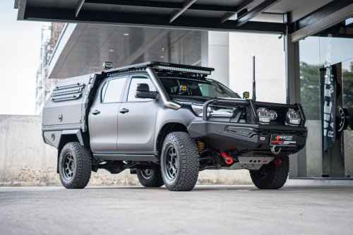 Maxfort Ubah Toyota Hilux Jadi Kendaraan Taktis