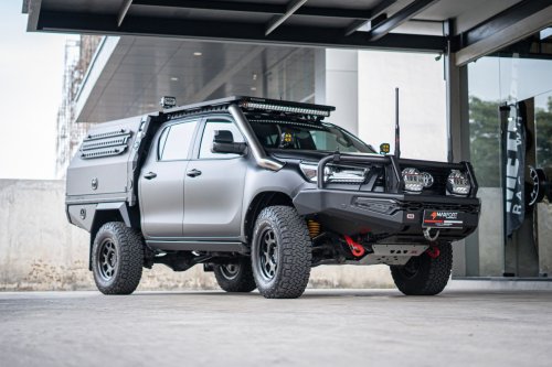 Toyota, Toyota Hilux, Maxfort Ubah Toyota Hilux Jadi Kendaraan Taktis