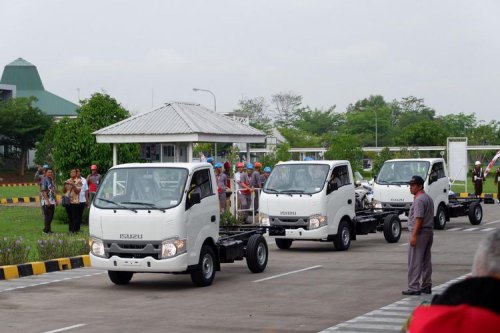 Isuzu, Isuzu Nilai Penurunan Suku Bunga BI Bisa Dongkrak Kinerja 2025