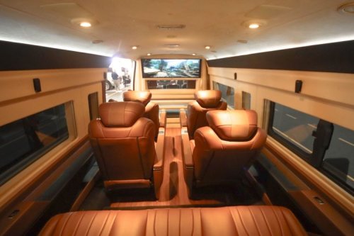 Toyota, Toyota Hiace, Toyota HiAce Premio Disulap Jadi Kabin Sultan, Segini Biayanya