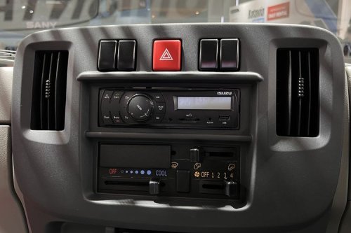 Isuzu, Isuzu Traga AC Bisa Ubah Kebiasaan Sopir Merokok di Kabin