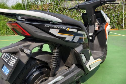 Desain Indomobil Emotor Sprinto: Skutik Listrik Gaya Konvensional