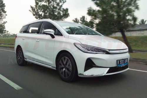 Komparasi MPV Listrik: VinFast VF MPV 7 vs BYD M6