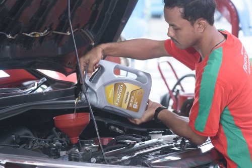 Dari LCGC hingga Supercar, Kenali Varian Oli Fastron di GIIAS 2025