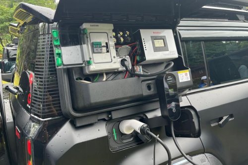 Tak Butuh SPKLU, Chery J6 Ini Bisa Ngecas Sendiri dari Panel Surya