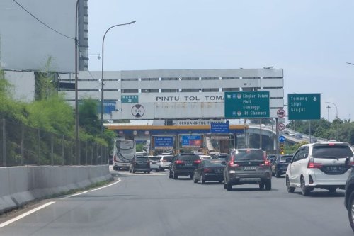 Viral Patwal Polisi Senggol Mobil di Tol Tomang, Ini Sikap Pengendara yang Aman