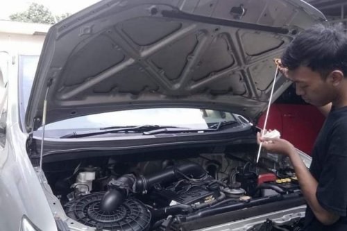 Tips Beli Mobil Matik Bekas: Wajib Test Drive dan Cek Oli Matik