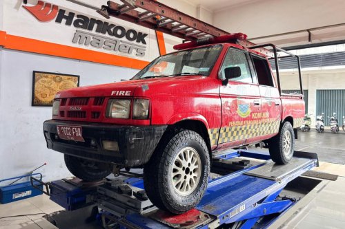 Produsen Ini Donasikan Ban untuk Operasional Kendaraan Layanan Publik